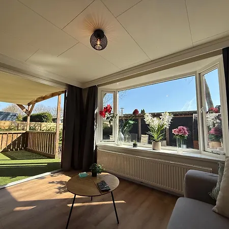 Veluwe Retreats - With Huge Gardens And Private Saunas On Park With Swimming Pool, Cafeteria And Facilities