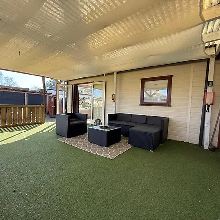 Apartmán Veluwe Retreats - With Huge Gardens And Private Saunas On Park With Swimming Pool, Cafeteria And Facilities Putten