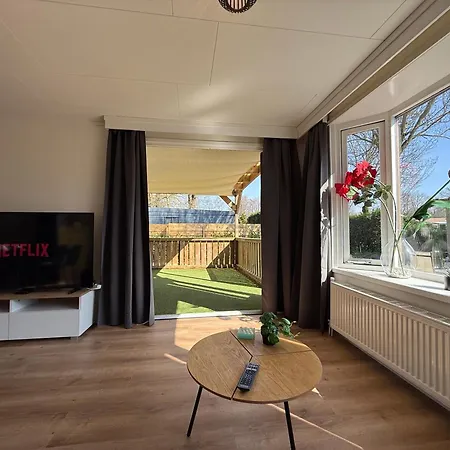 Veluwe Retreats - With Huge Gardens And Private Saunas On Park With Swimming Pool, Cafeteria And Facilities Putten